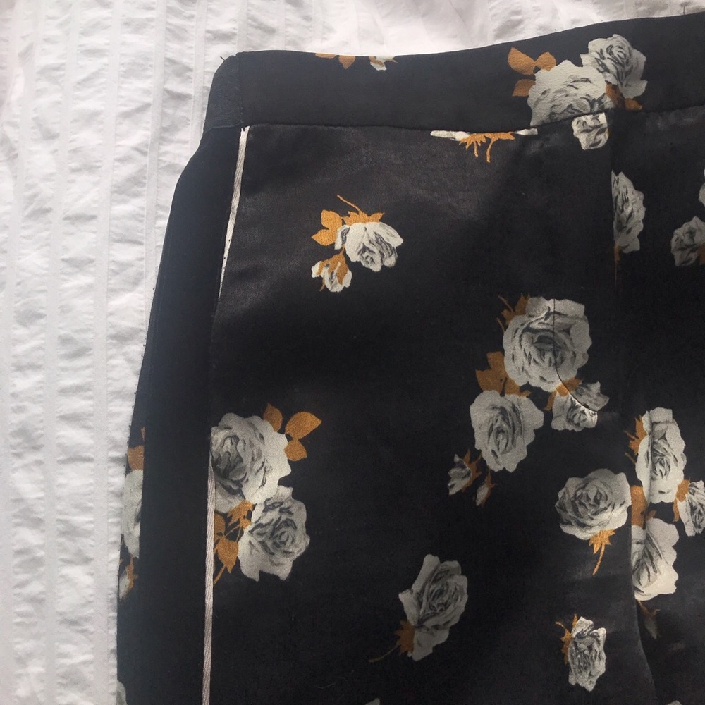 Zara Basic Collection Rose Print Black Trousers. - image 2